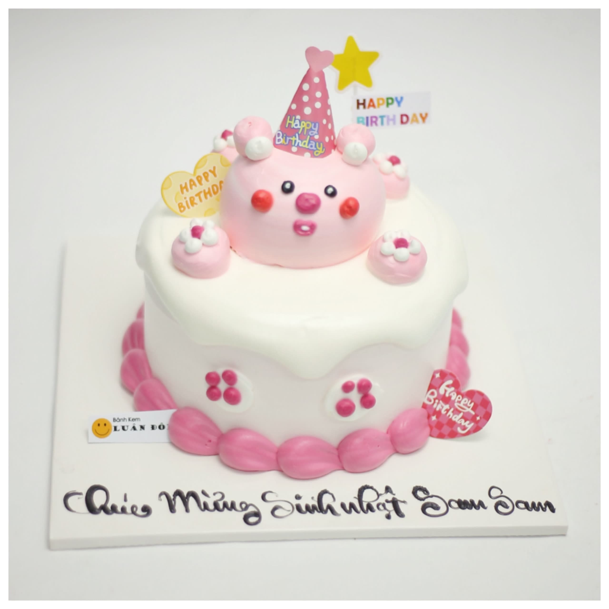Bánh kem chú gấu hồng đội mũ sinh nhật